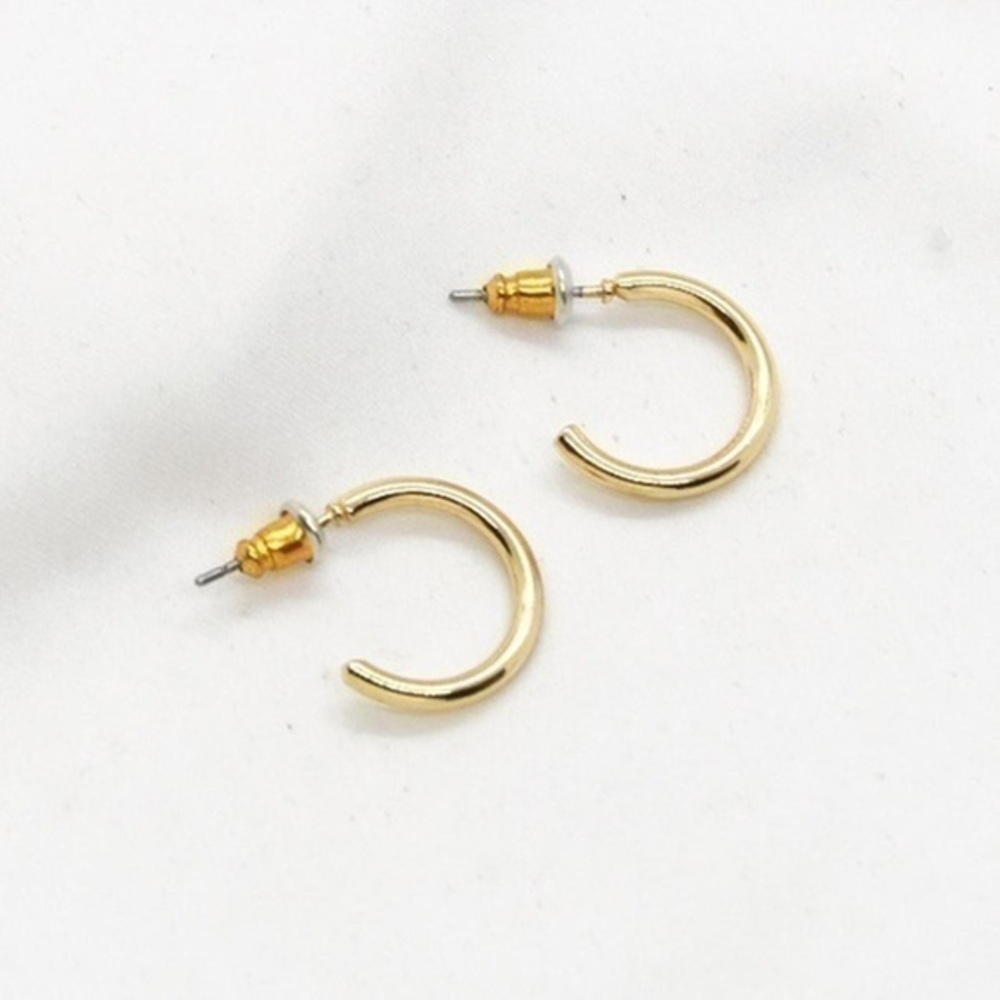 Caitlyn Gold Hoop earrings